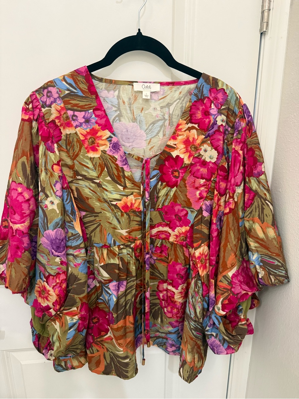 Oddi Floral Tie-Front Blouse in Fuchsia Floral size L